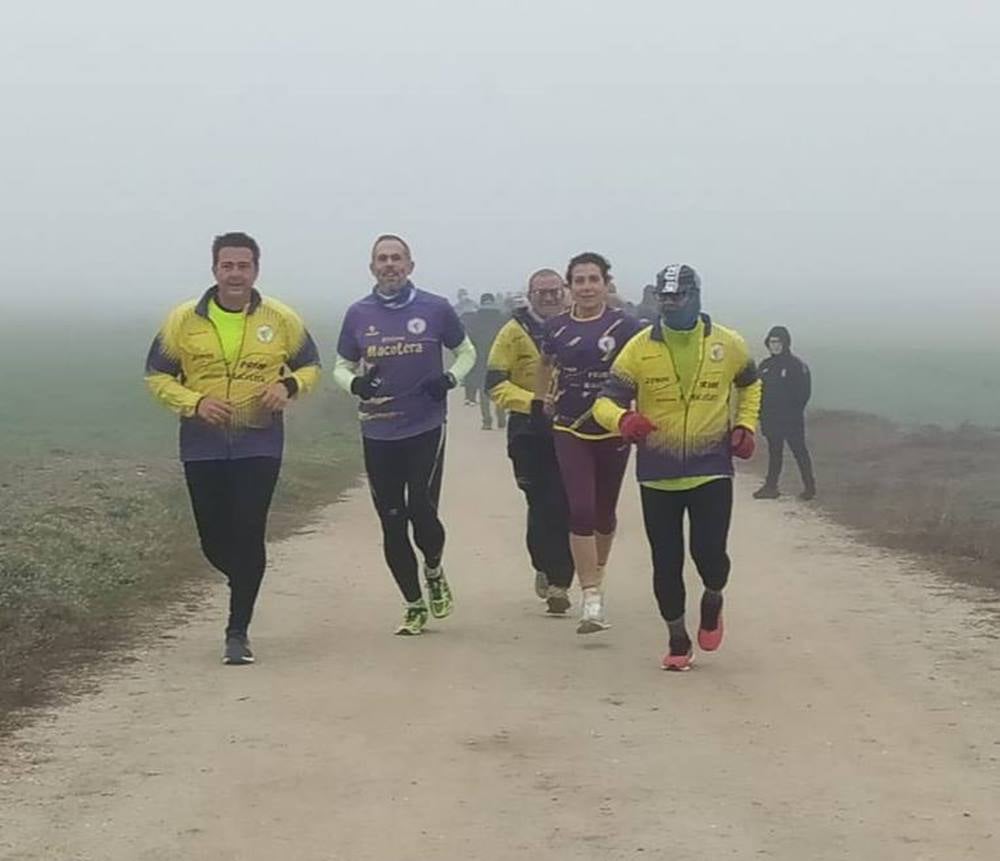 La niebla no frena el gesto de solidaridad atlético de Macotera