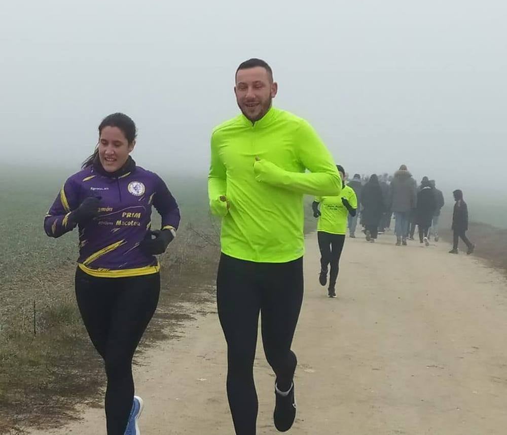 La niebla no frena el gesto de solidaridad atlético de Macotera