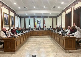 Imagen de la oposición votando en contra de la incorporación de Béjar a la Mancomunidad Ruta de la Plata para solucionar el problema de los enseres.