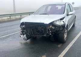 Así ha quedado el coche tras la salida de vía.