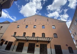 Fachada principal del teatro mirobrigense que cumple sus 125 años.