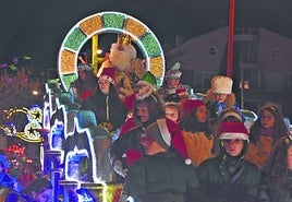 La cabalgata del pasado año en su recorrido por Santa Marta de Tormes.