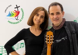 La narradora oral Carmen Sara Floriano y el cantautor Luis Guitarra.