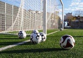 Un formador de Unionistas lanza un cabezazo al árbitro en pleno partido de fútbol base