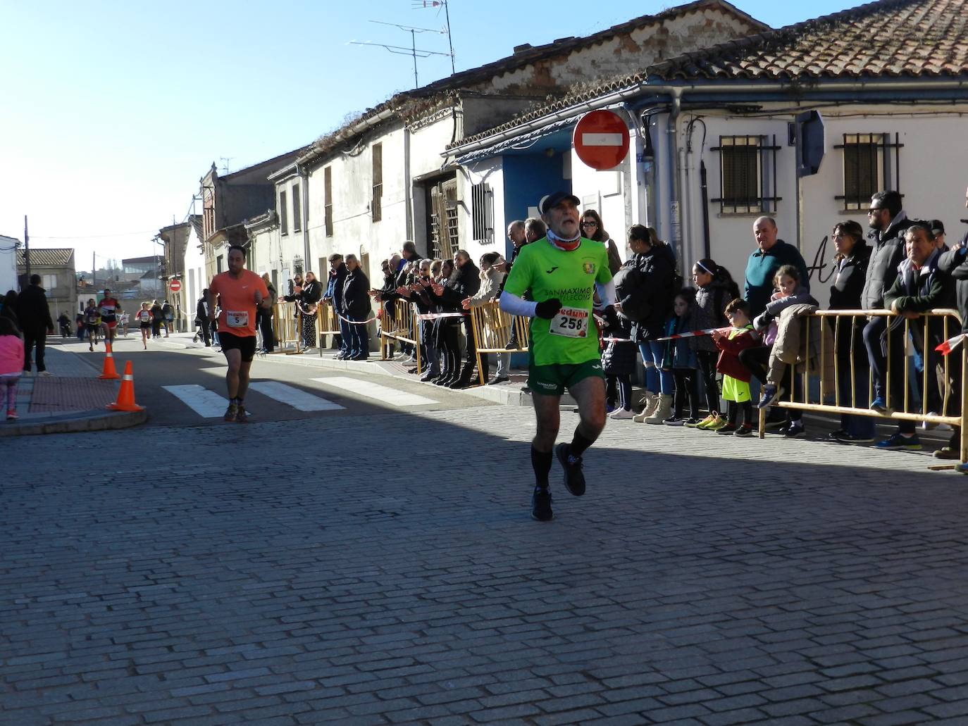 Alberto Bravo y Verónica Sánchez dominan el Cross Popular Pini de Cantalpino