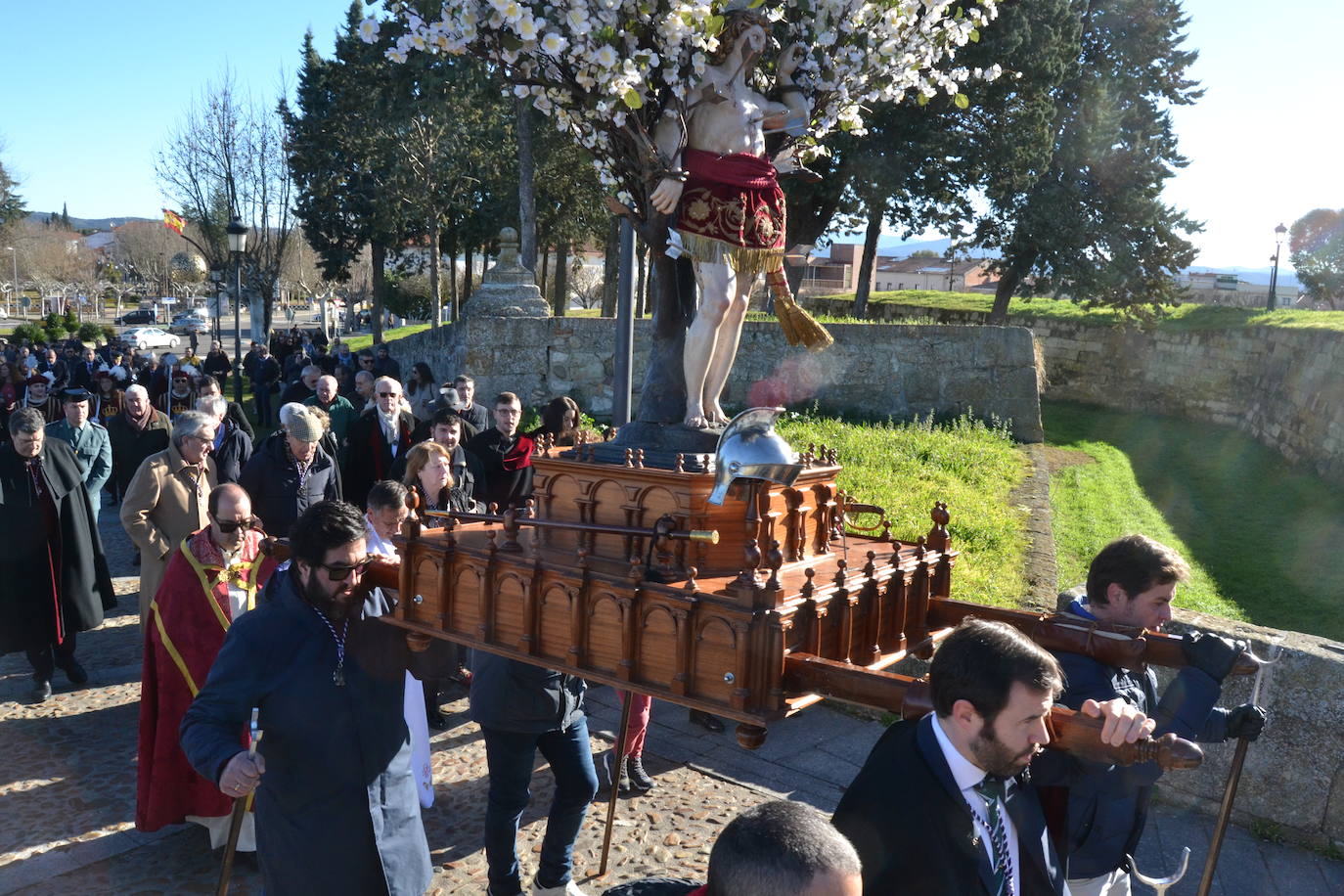 Ciudad Rodrigo arropa a San Sebastián en su marcha a la Catedral