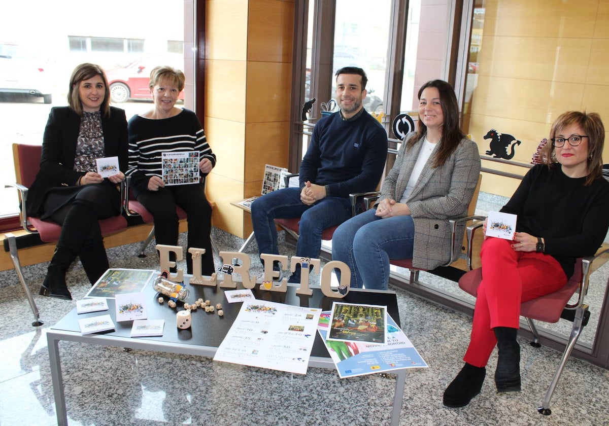 Presentación de la agenda cultural del mes de enero en la biblioteca.