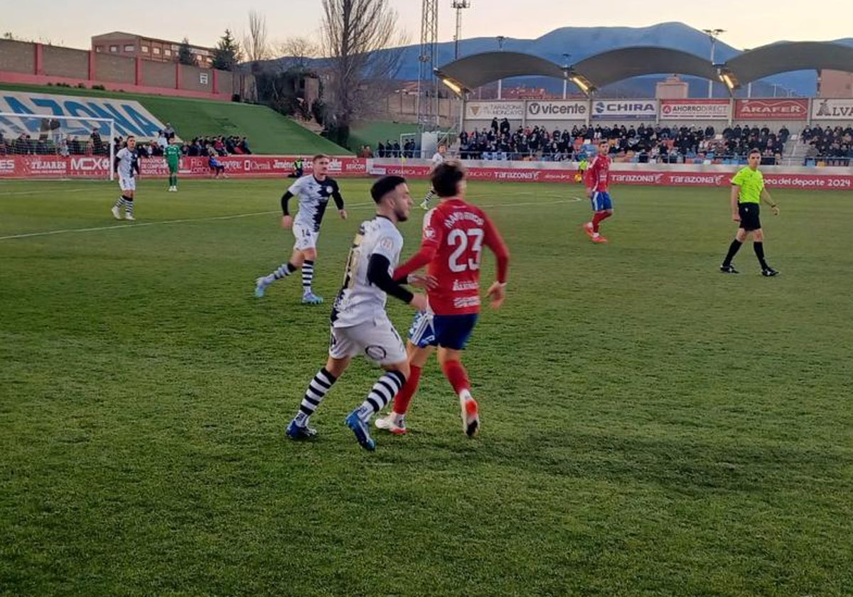 Jonny Arriba, en una acción del partido en Tarazona.