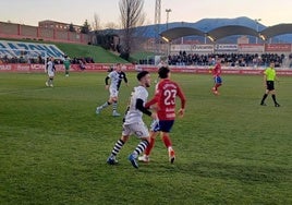 Jonny Arriba, en una acción del partido en Tarazona.