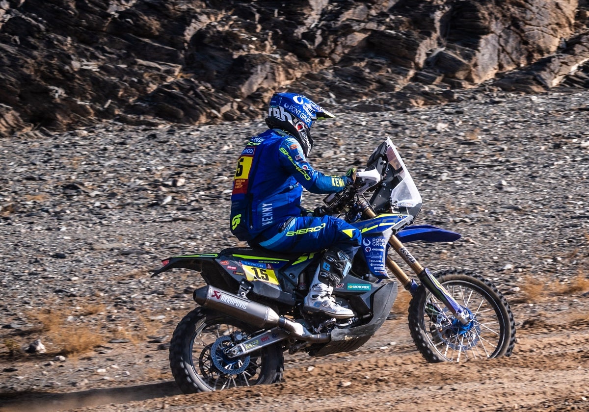 El piloto salmantino Lorenzo Santolino en la novena etapa del Dakar.