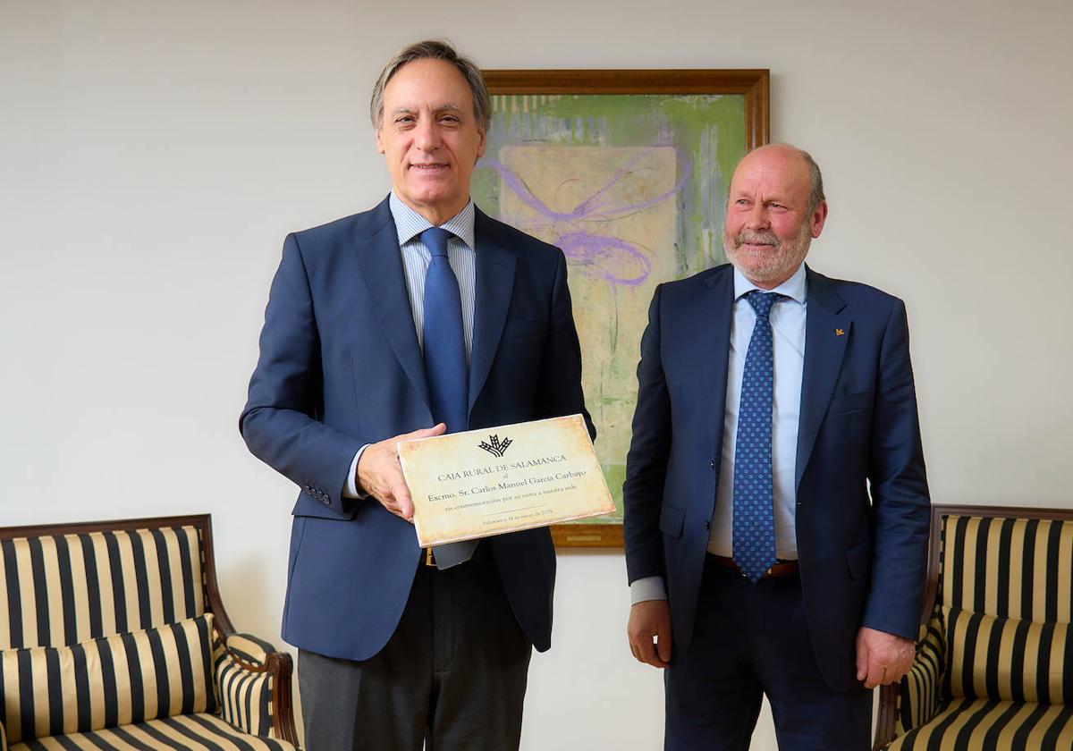 El alcalde, Carlos García Carbayo y el Presidente de Caja Rural de Salamanca, Ernesto Moronta Vicente