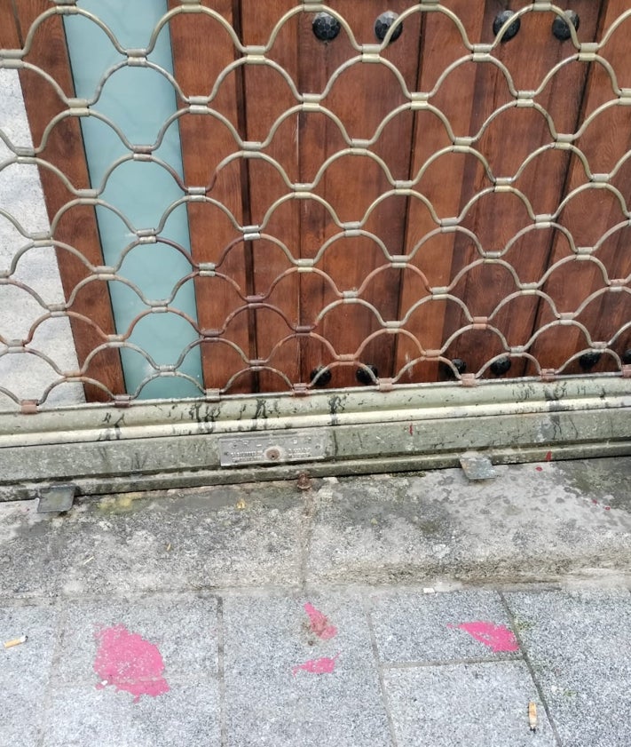 Imagen secundaria 2 - La sede del PSOE de Béjar amanece con pintadas e insultos