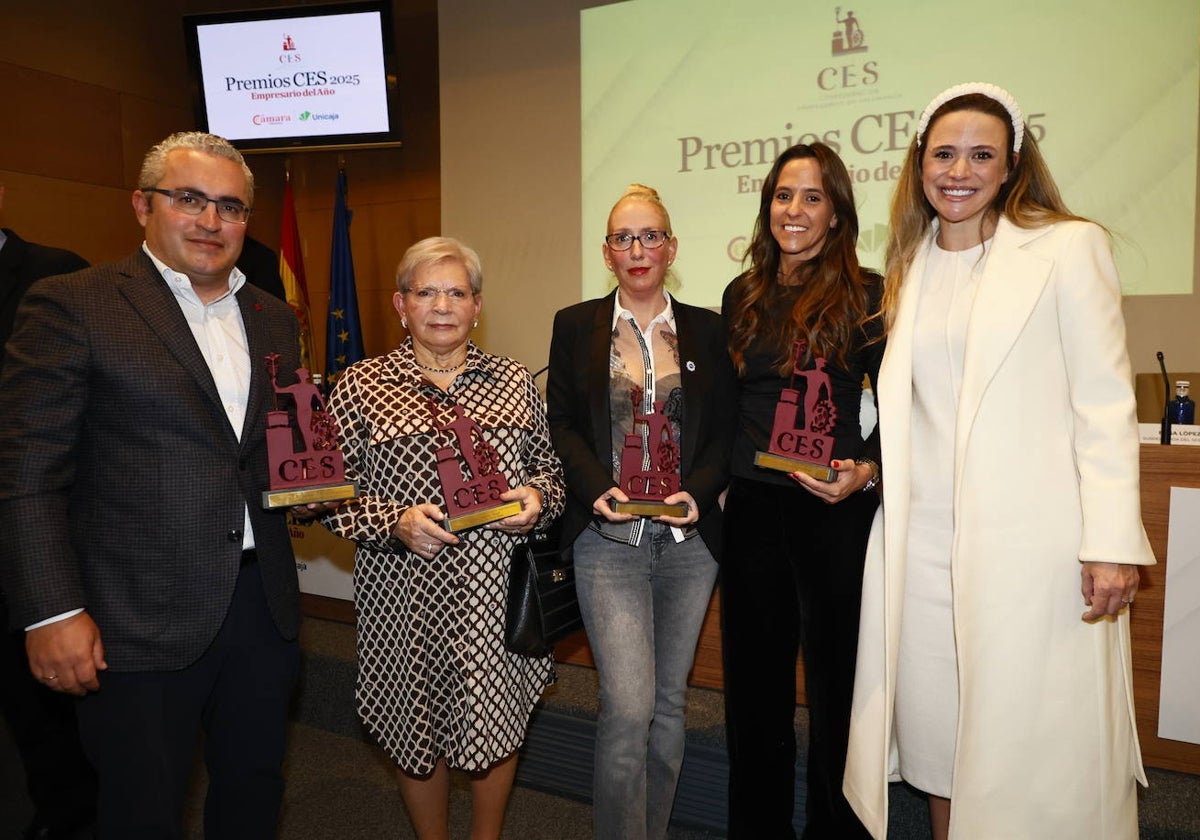 Premio «Empresaria del Año» por ser un símbolo de excelencia