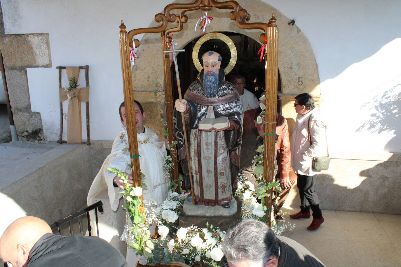 El sol vuelve para lucir por San Antón en el día grande de Valdelamatanza