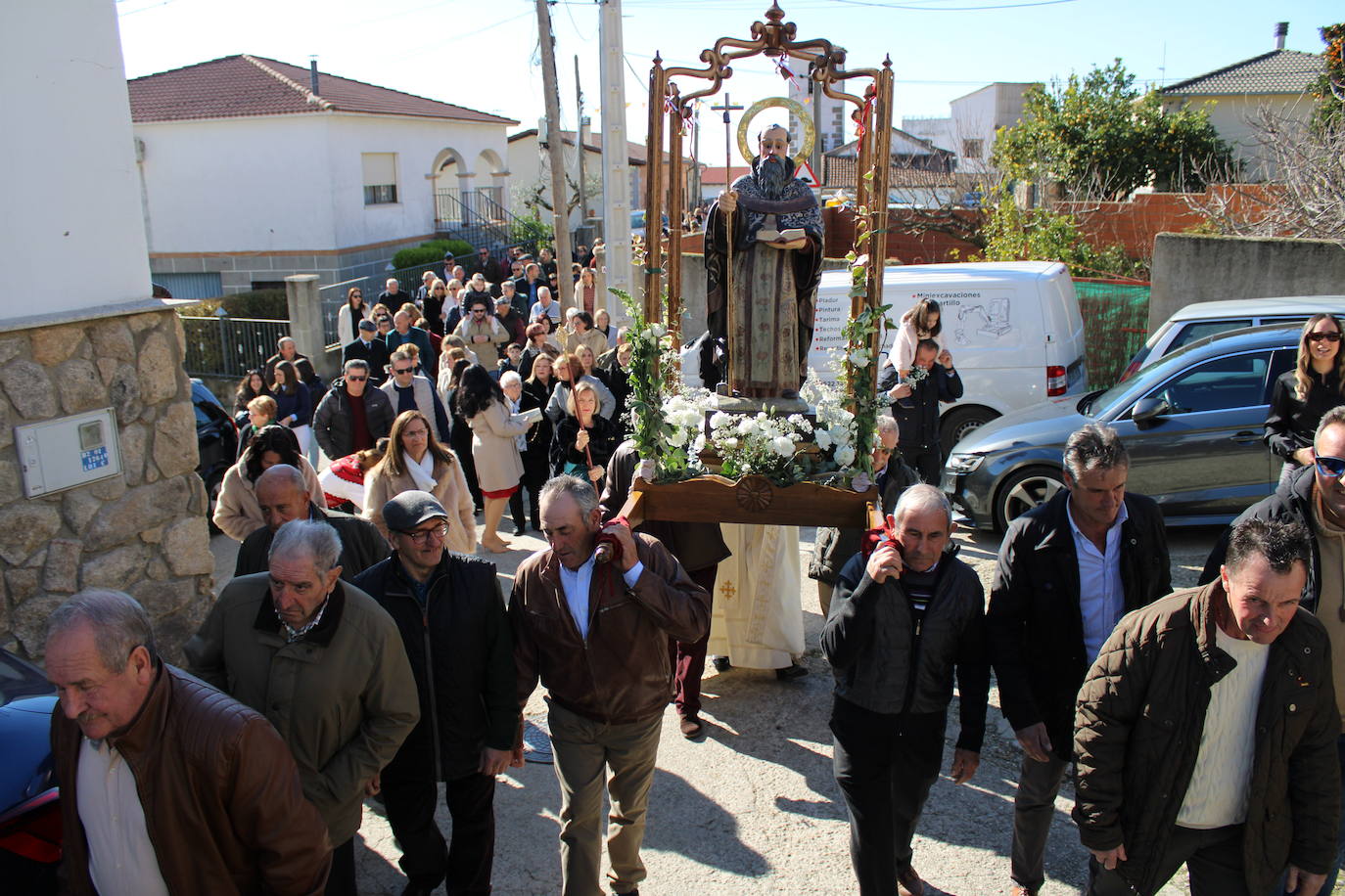 El sol vuelve para lucir por San Antón en el día grande de Valdelamatanza