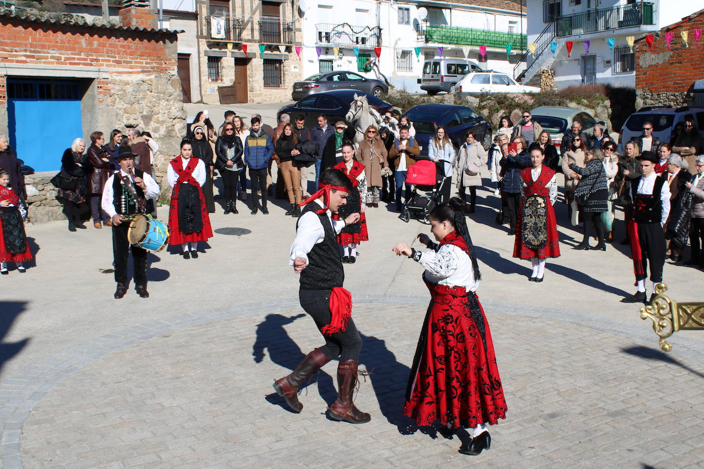 El sol vuelve para lucir por San Antón en el día grande de Valdelamatanza