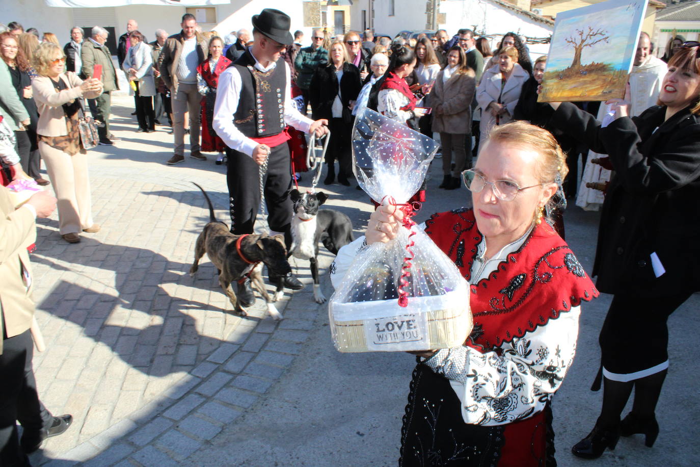 El sol vuelve para lucir por San Antón en el día grande de Valdelamatanza