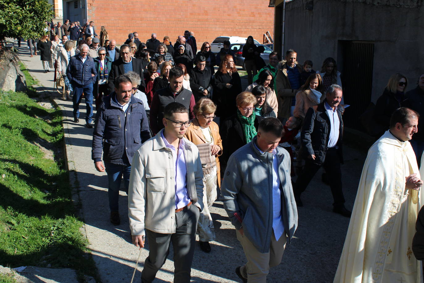 El sol vuelve para lucir por San Antón en el día grande de Valdelamatanza