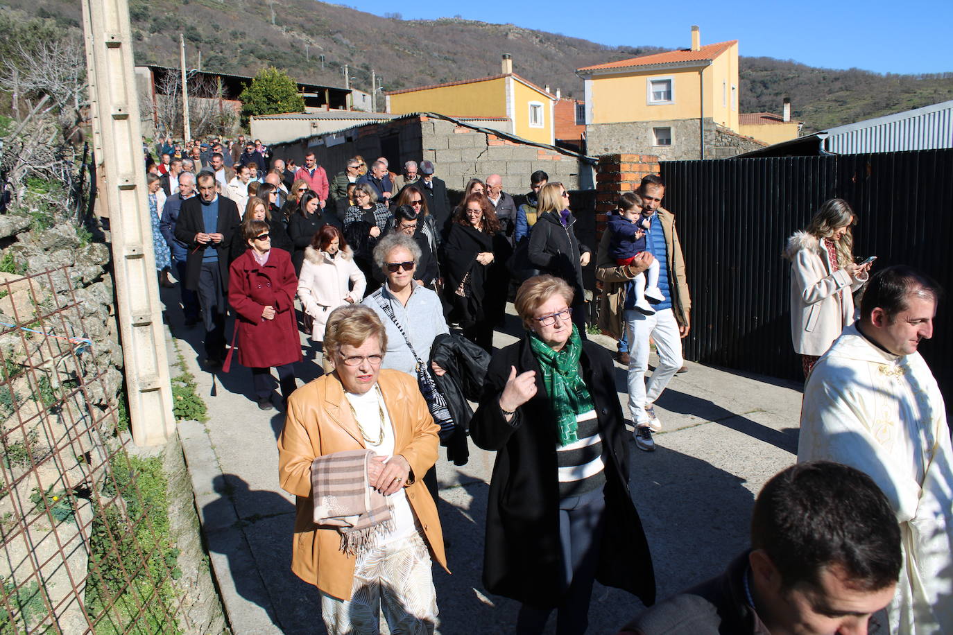 El sol vuelve para lucir por San Antón en el día grande de Valdelamatanza