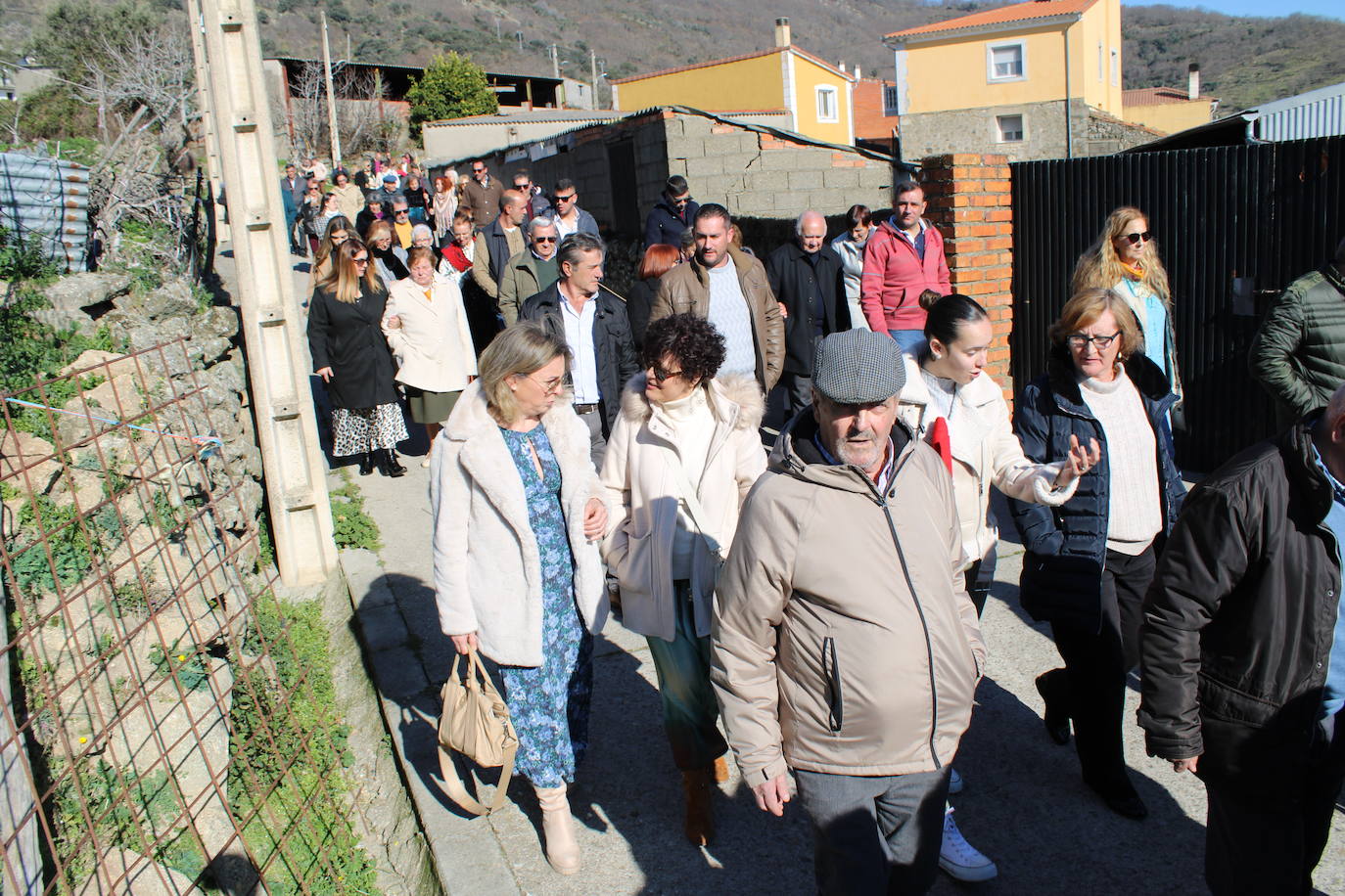 El sol vuelve para lucir por San Antón en el día grande de Valdelamatanza