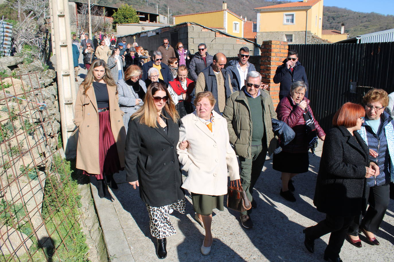 El sol vuelve para lucir por San Antón en el día grande de Valdelamatanza