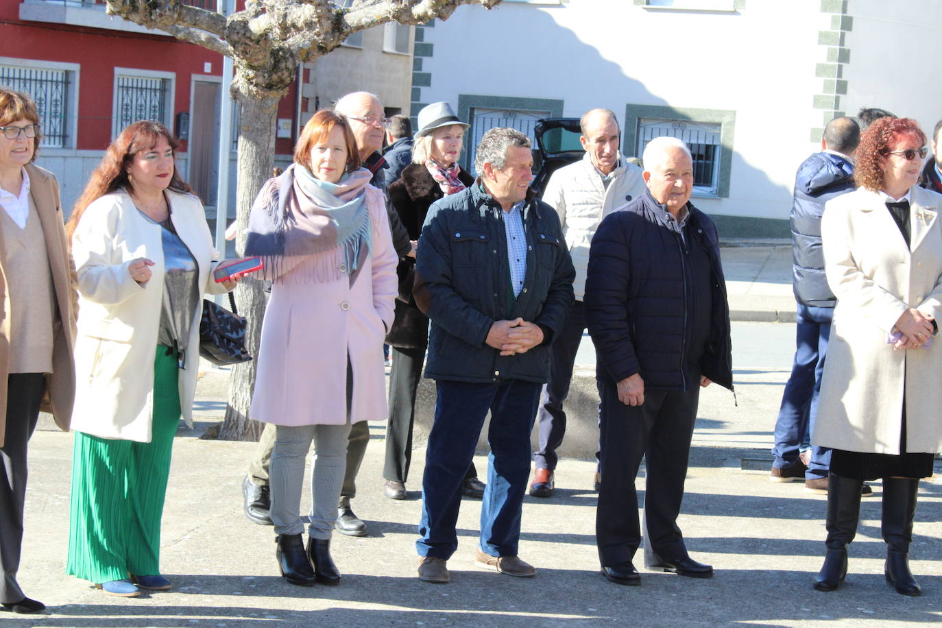 El sol anima la celebración del día de San Antón en Peromingo