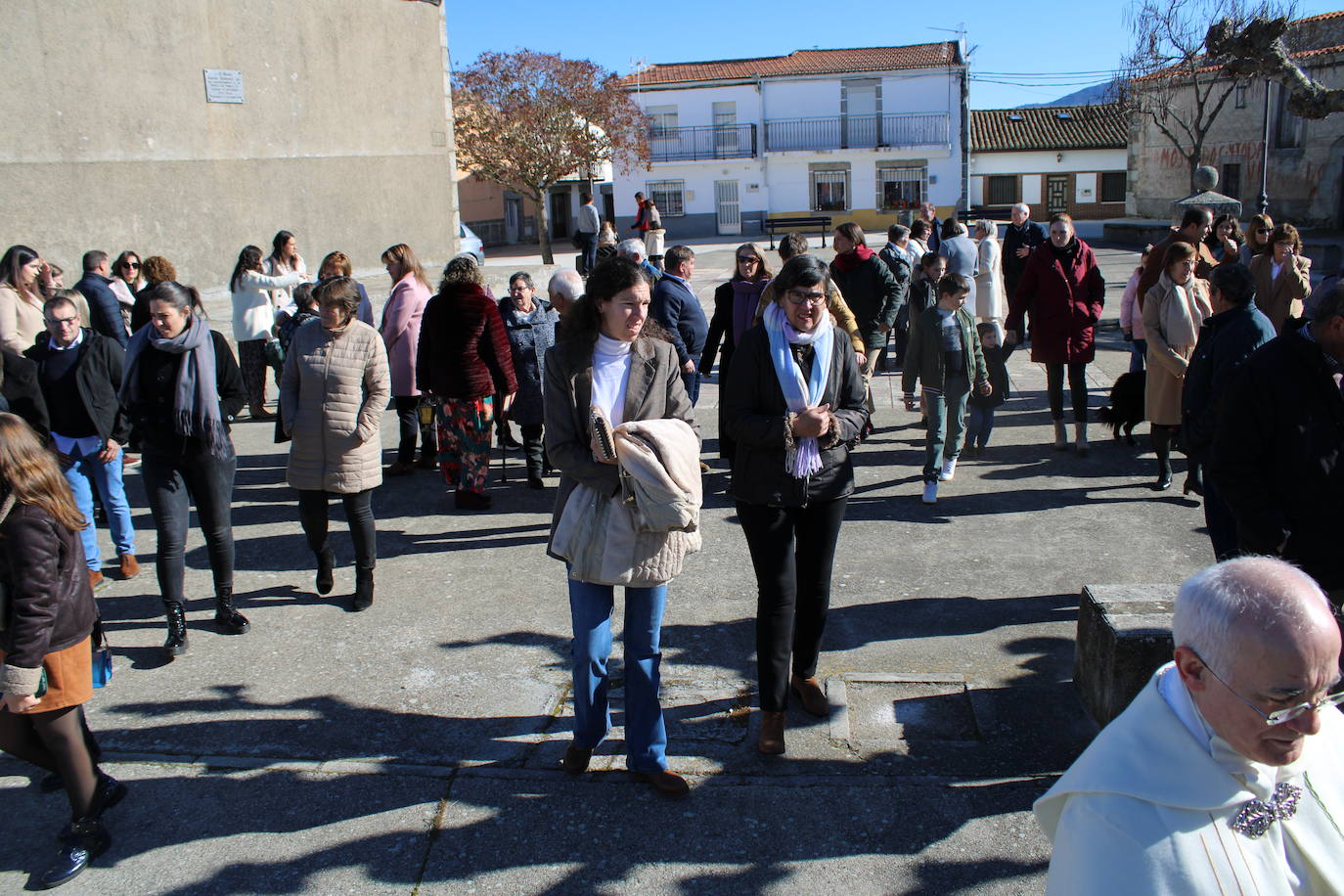 El sol anima la celebración del día de San Antón en Peromingo