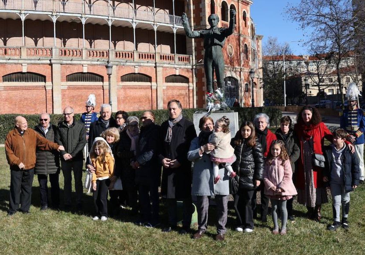 El espíritu de Robles sigue vivo en Salamanca: esta ha sido la ofrenda floral en su recuerdo