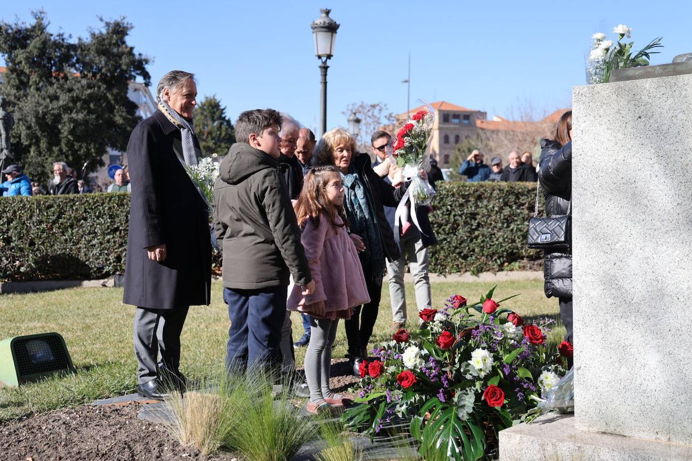 El espíritu de Robles sigue vivo en Salamanca: esta ha sido la ofrenda floral en su recuerdo