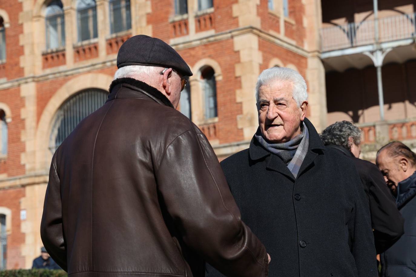 El espíritu de Robles sigue vivo en Salamanca: esta ha sido la ofrenda floral en su recuerdo