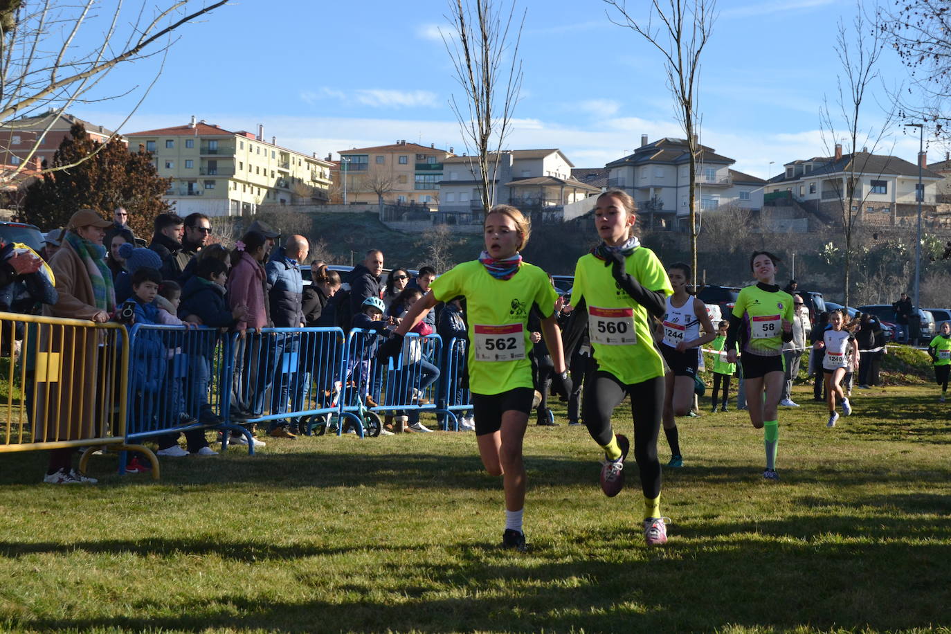 Entretenida mañana de cross escolar en Ciudad Rodrigo a pesar del frío