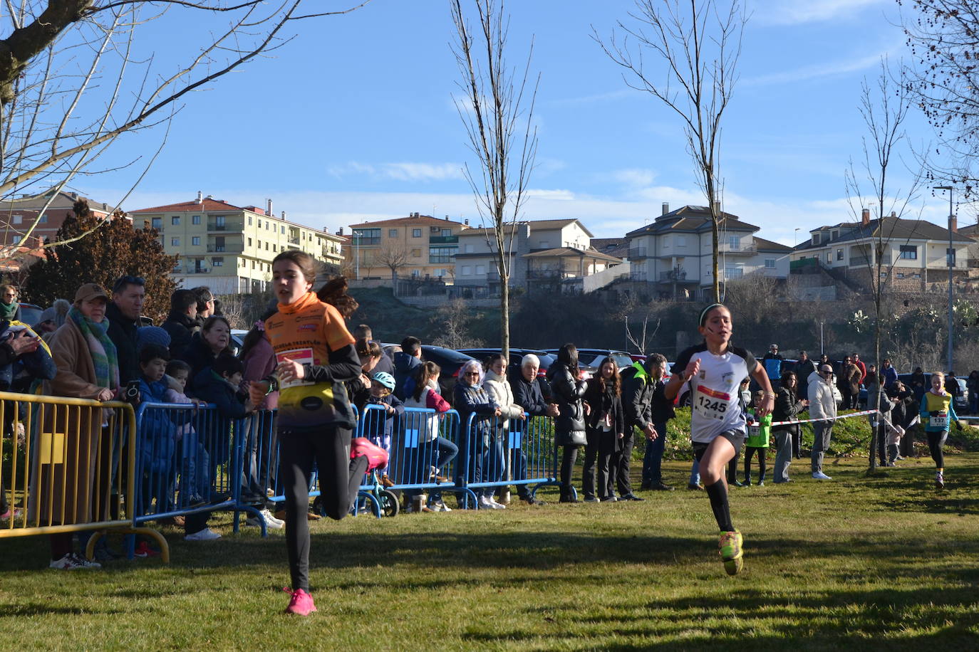 Entretenida mañana de cross escolar en Ciudad Rodrigo a pesar del frío