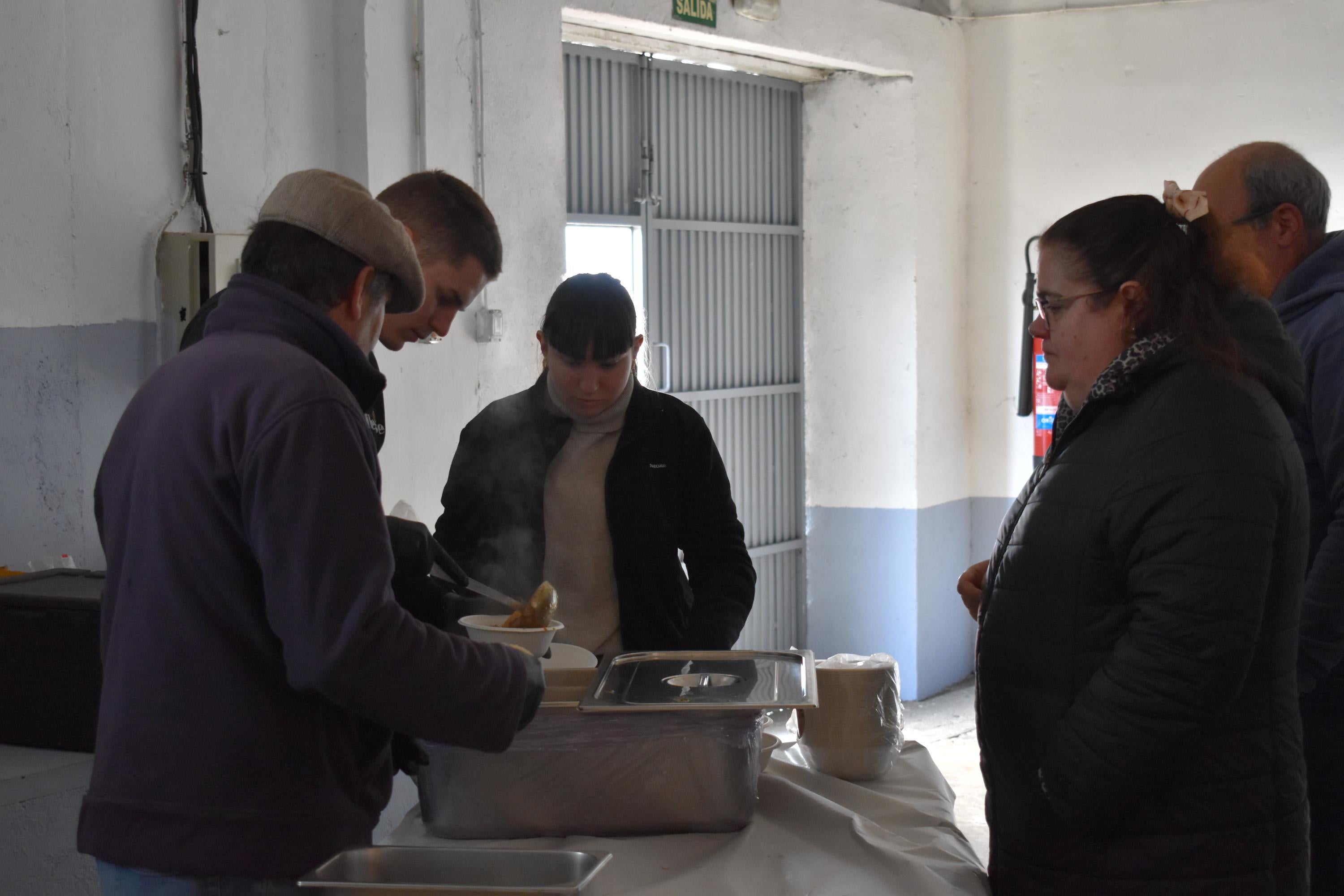 Comida popular antes del día grande de las fiestas de Vecinos