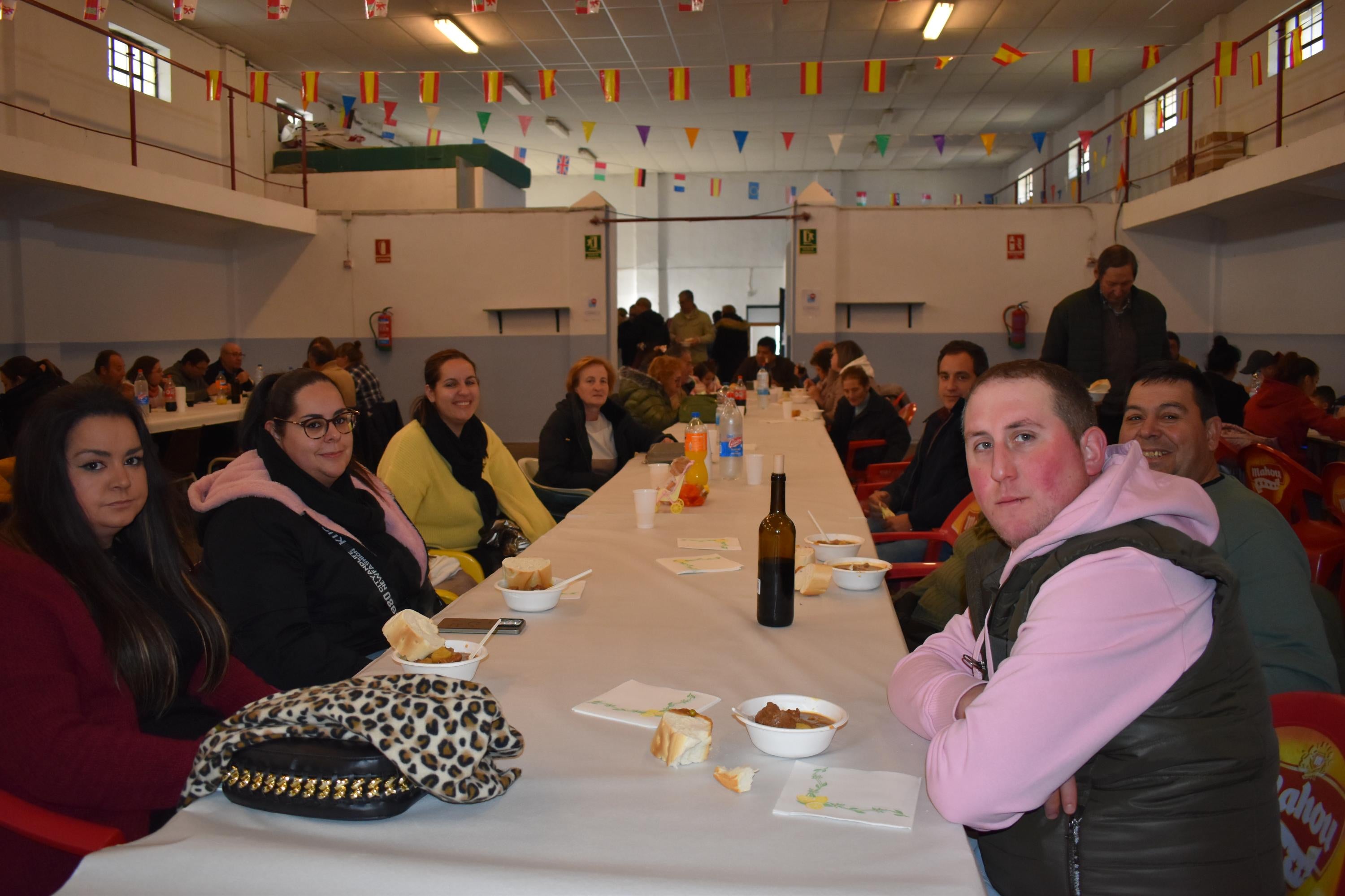 Comida popular antes del día grande de las fiestas de Vecinos