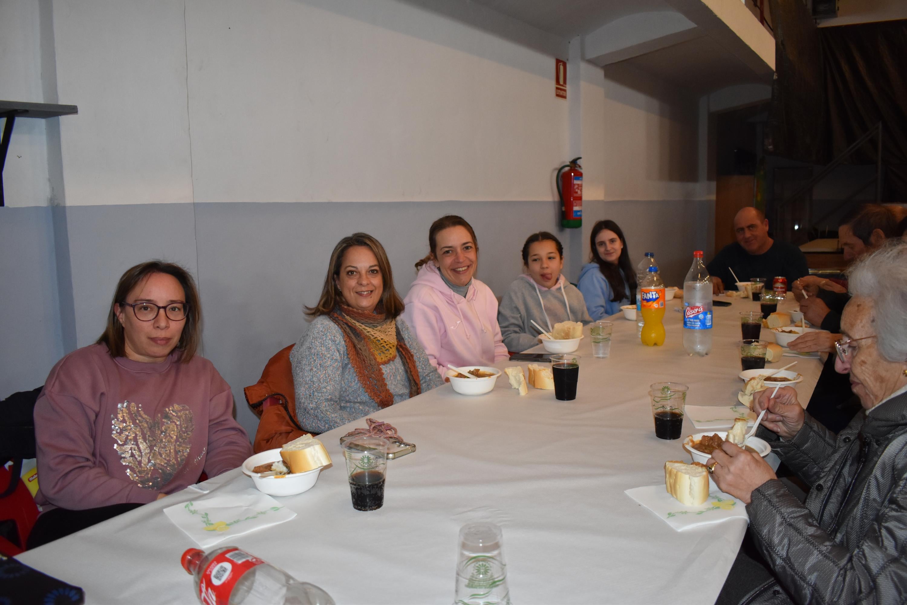 Comida popular antes del día grande de las fiestas de Vecinos