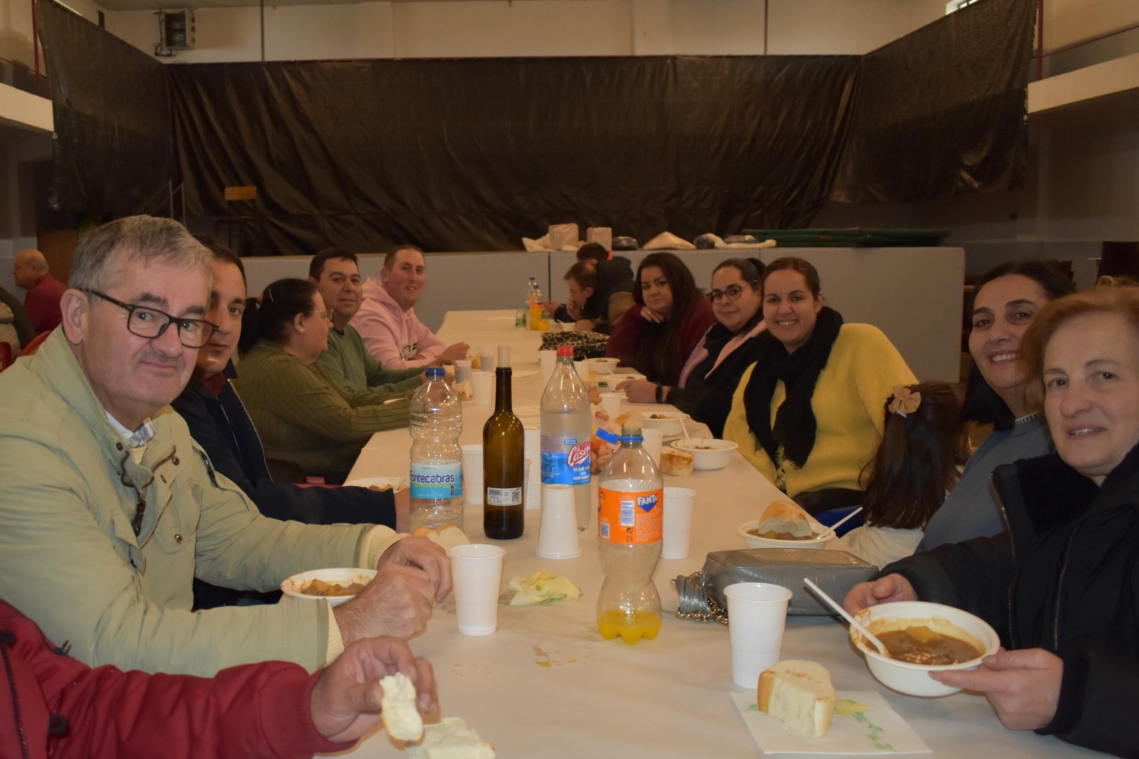 Comida popular antes del día grande de las fiestas de Vecinos