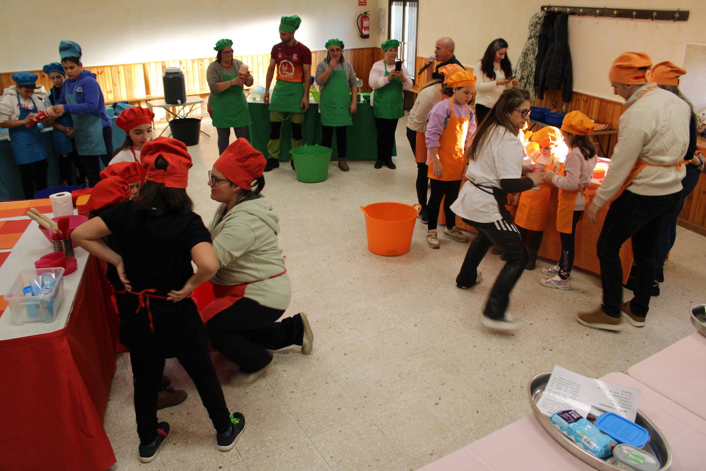 Niños y mayores disfrutan del final festivo en Fresnedoso