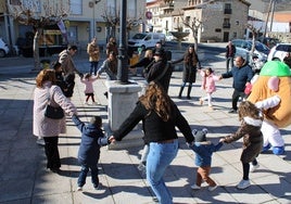 Imagen de las actividades infantiles realizadas dentro de la fiesta de la patata