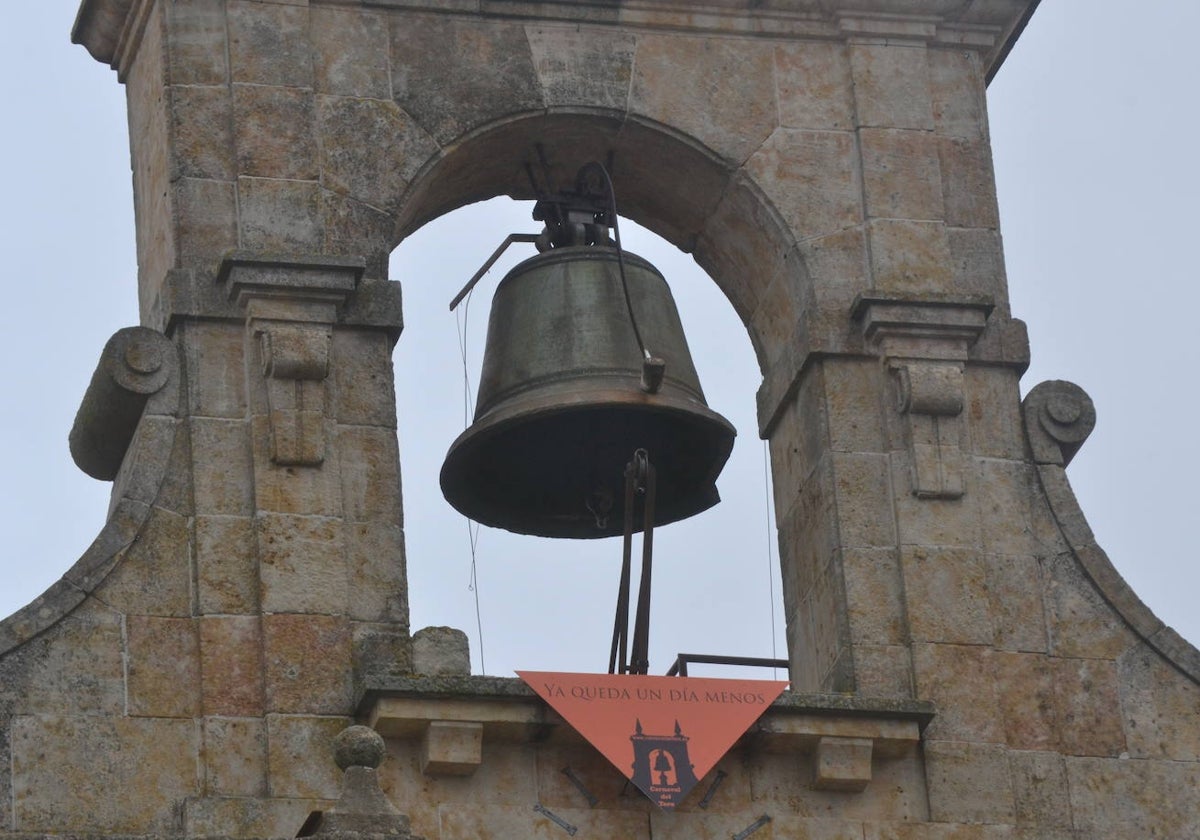 Ciudad Rodrigo luce el pañuelo anunciador del Carnaval