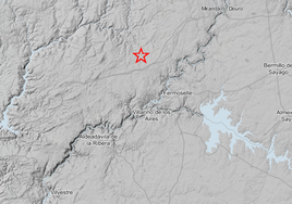 Mapa con el epicentro del terremoto que ha tenido lugar en Mogadouro este lunes marcado con una estrella.