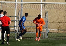 Yacouba Keita durante un compromiso de la presente temporada en el San Casto.