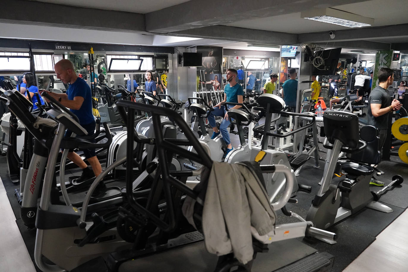 Varios salmantinos, en un gimnasio de la capital.