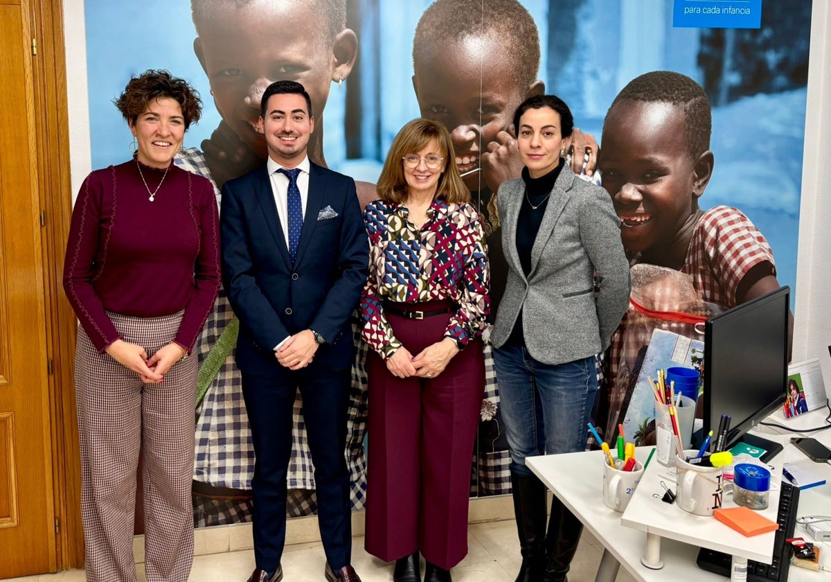 Rocío Gutiérrez, Javier Marcos, María Teresa de Dios y Beatriz Revilla en la firma en Valladolid con UNICEF España.