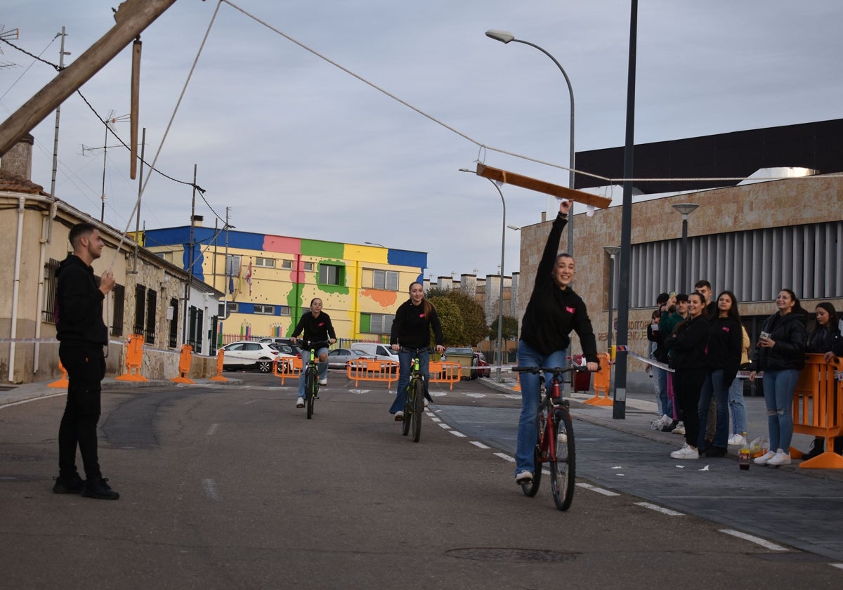 Carrera de cintas en Villares durante el año pasado.