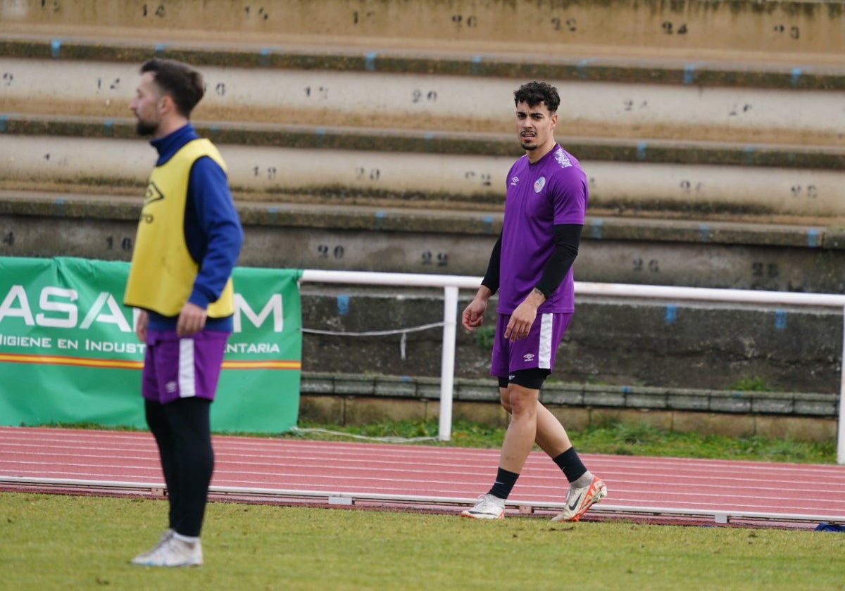 Álex Caramelo, en el entrenamiento de este jueves en Las Pistas.