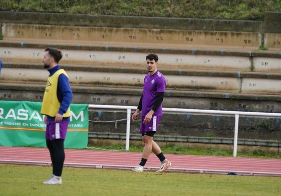 Álex Caramelo, en el entrenamiento de este jueves en Las Pistas.