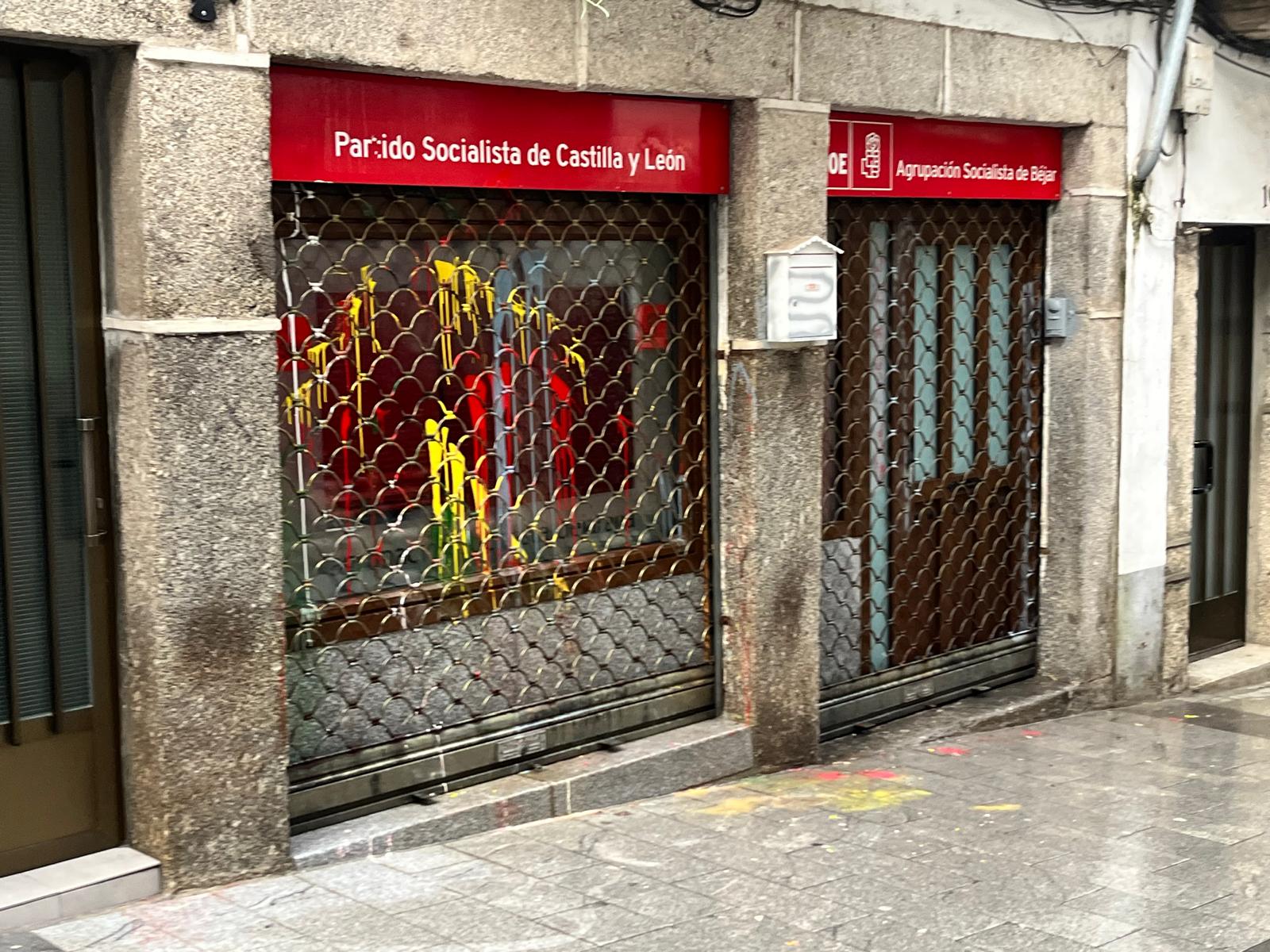 Así ha quedado la sede del PSOE de Béjar tras ser vandalizada por segunda vez