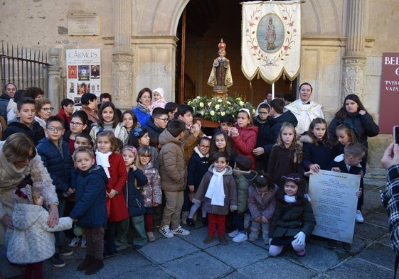 Parte de los niños asistentes en Alba de Tormes a la fiesta el año pasado.