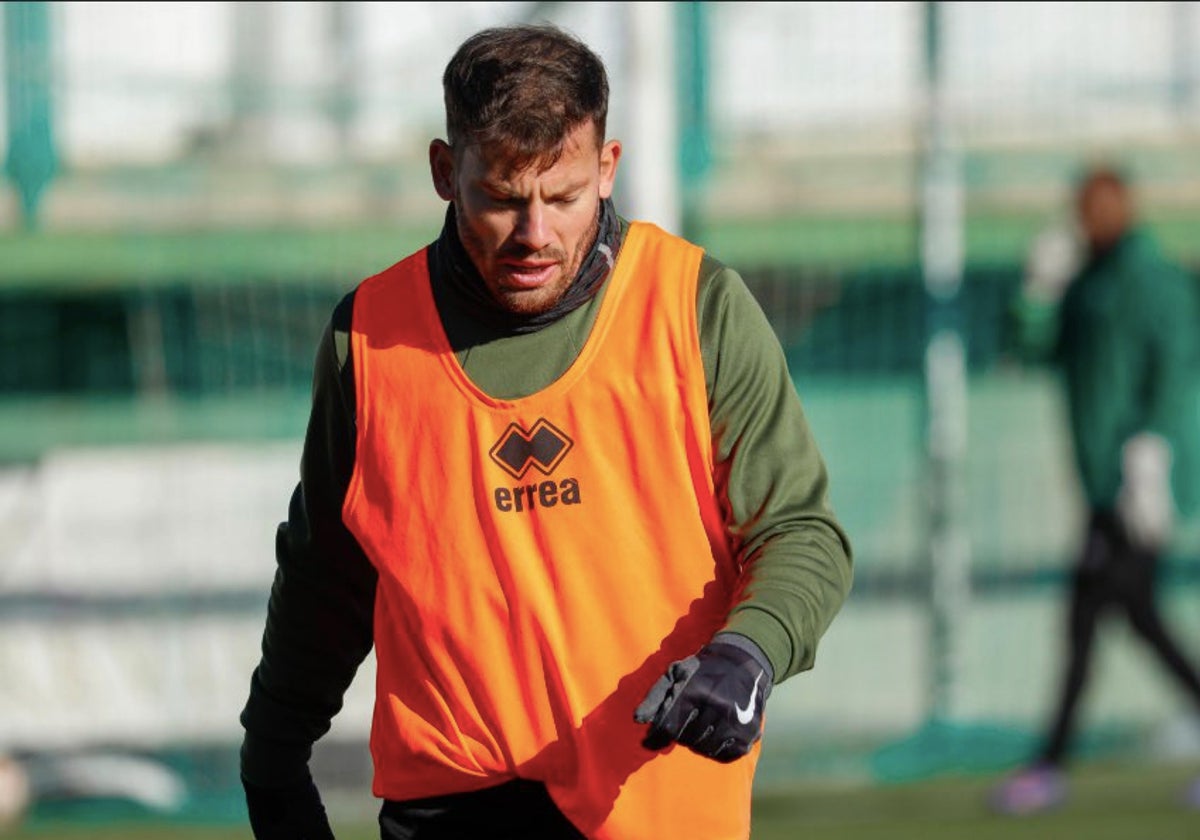 Kike López, durante un entrenamiento con el CD Guijuelo esta campaña.CDG