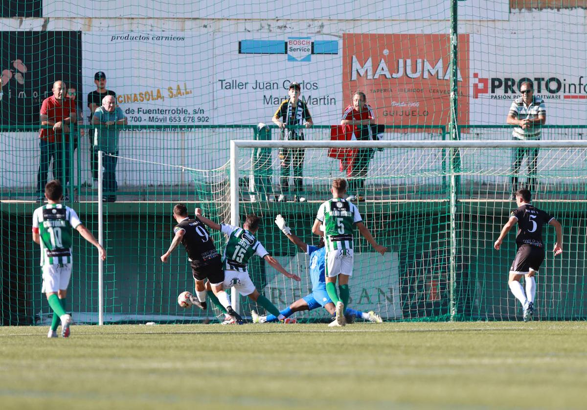 Imagen del partido disputado entre el Club Deportivo Guijuelo y el Salamanca UDS en septiembre.